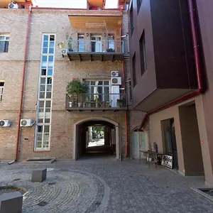 Апартаменты Cozy Place With Large Balcony, Тбилиси