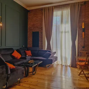 Апартаменты Floor Apartment+balcony In Sololaki / 25, Тбилиси